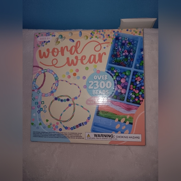 NWOT 2022 Gener8 LLC Word Wear 2300 Pc Beads Jewelry Making Kit - Picture 2 of 7